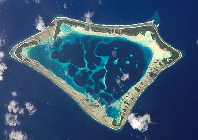 Gambar citra satelit atol Atafu di Tokelau.