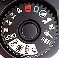Kontrollrad an einer Spiegelreflexkamera Canon EOS 100 (1991)