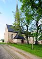 Kirche, Kirchhof mit Einfriedungsmauer, sieben Grabmale und Kriegerdenkmal mit Gedenktafel