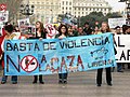 Antijagddemo in Spanien. Das Transparent übersetzt sich „Es gab genug Gewalt – Nein zur Jagd – Freiheit!“
