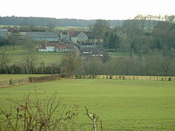 Der Weiler Marcilly – Abtshaus in rechter Bildhälfte