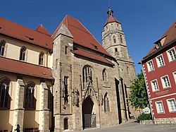 Die St.-Andreas-Kirche vom Vorplatz aus gesehen