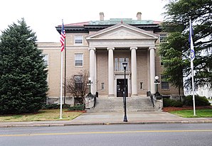 Das York County Courthouse in York, gelistet im NRHP mit der Nr. 81000700[1]