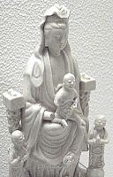 Guanyin (Goddess of Mercy) with children, statuette made of Dehua porcelain ware