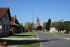 The church and surroundings in Fretterans