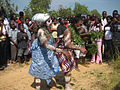 Traditionelle Tanzauffühung im Rahmen des Asafotufiami-Festivals in Big Ada, Ghana, im August 2010