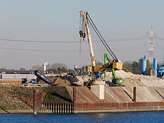 Schwergutkran am Wendebecken