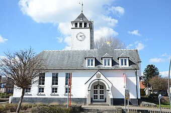 Voormalig gemeentehuis Vlezenbeek, later bibliotheek