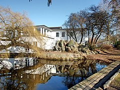 Die Gurlitt-Insel mit dem Clubheim des Ruderclubs Allemannia von 1866