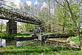 Eisenbahnbrücke über die Bischofswerdaer Straße und Staustufe der Schwarzen Elster mit Schützenwehr