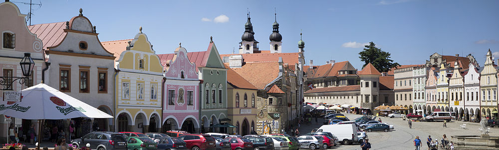 Główny plac, w głębi Zamek w Telczu