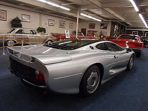 Αριστεροτίμονη Jaguar XJ220 του 1994 στον Καναδά.