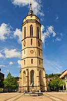 Chorturm der Stadtkirche in Balingen, Württemberg. Der polygonale Chorabschluss wird konsequent auf die ganze Turmhöhe übertragen