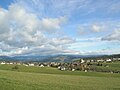 Blick von Westen auf das Dorf Fischbach in Richtung Hochwechsel