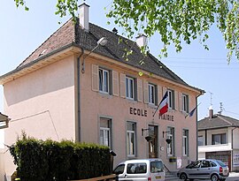 The town hall and school in Frœningen