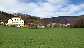 Das Dorf Prêles im Frühling, von Südosten