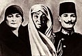 Da sinistra a destra: Makbule (sorella di Mustafa), Zübeyde Hanım (madre) e Mustafa Kemal