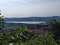 Veduta del lago e di Candia Canavese