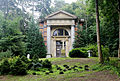 Mausoleum der Familie Hüniken im Park von Schloss Kaarz