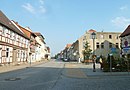 Bebauung Ernst-Thälmann-Straße bis Mühlentor 1 mit Platzanlage Rathaus und Stadtpfarrkirche