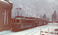 ABDeh 4/4 303 der Berner Oberland-Bahn mit selbsttragendem Wagen­kasten und zwei quer eingebauten Fahrmotoren pro Drehgestell (1949)[67]