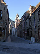 De Sint-Salvatorskoorstraat met de Sint-Salvatorskathedraal op de achtergrond