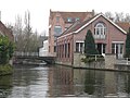 De Walbrug nabij het 19e-eeuwse gedeelte van het Oud Sint-Janshospitaal