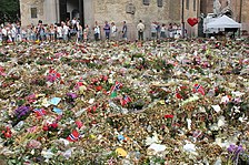 Blumen als Zeichen der Trauer nach den Terroranschlägen vom 22. Juli 2011