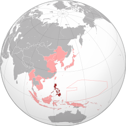 Filipinler (koyu kırmızı), Japonya İmparatorluğu'nun (açık kırmızı) en uzak noktasında