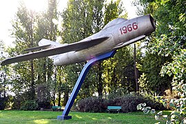 MIG-15 nr 0234 jako pomnik na Ostrowskim Zacharzewie