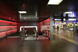 Zugang zum SZU-Bahnhof