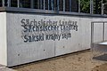 Inschrift am Eingang in deutscher und sorbischer Sprache