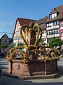 Osterbrunnen auf dem Marktplatz in Tauberbischofsheim (von Kleiner Tümmler) – hier für dieses Bild stimmen