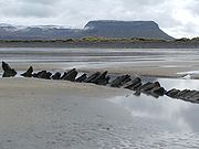 Vanuit Streedagh, op de voorgrond een wrak van de Spaanse Armada