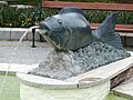 Fisch als Wasserspeier eines Springbrunnens (Villa Hold, Feldbach)