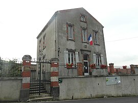 The town hall in Saint-Yvoine