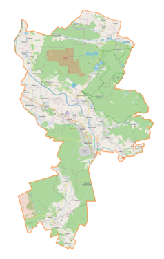 Mapa konturowa powiatu stalowowolskiego, blisko centrum na prawo znajduje się punkt z opisem „Pysznica”