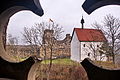 Burgruine mit Peterskapelle (Blick aus Süden, aus dem Glockenturm der St. Nikolauskirche)