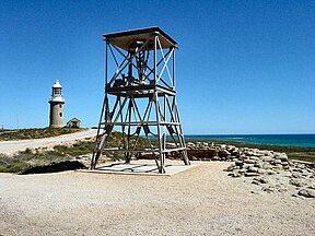 Leuchtturm und Geschütz aus dem Zweiten Weltkrieg am Nordende