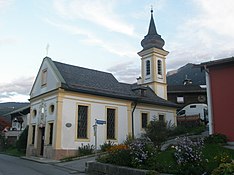 Hilgerkapelle: li. von Südwesten (2017), re.(2012)