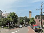 IJmuiden, Straße mit Rathaus