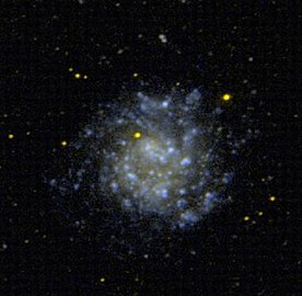 NGC 5474, eine der seltenen Zwergspiralgalaxien