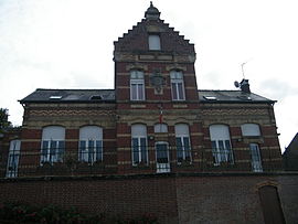 The town hall and school in Bergicourt