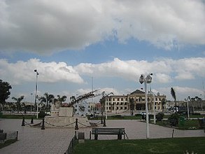 Berrechid – Rathausplatz und modernes Denkmal