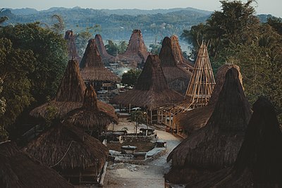 Kampung Adat Praijing yang berlokasi di atas bukit di Sumba Barat, Indonesia