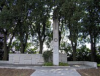 Herdenkingsmonument omgekomen mensen bij het raceongeluk in 1957