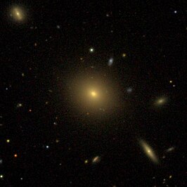 NGC 4926B (linksboven)