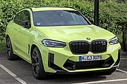 BMW X4 M (mit Gelbfarbton seit August 2021[11])