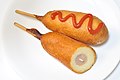 Corn Dog im Querschnitt