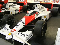 Az 1990-es év világbajnok autója, a McLaren MP4/5B